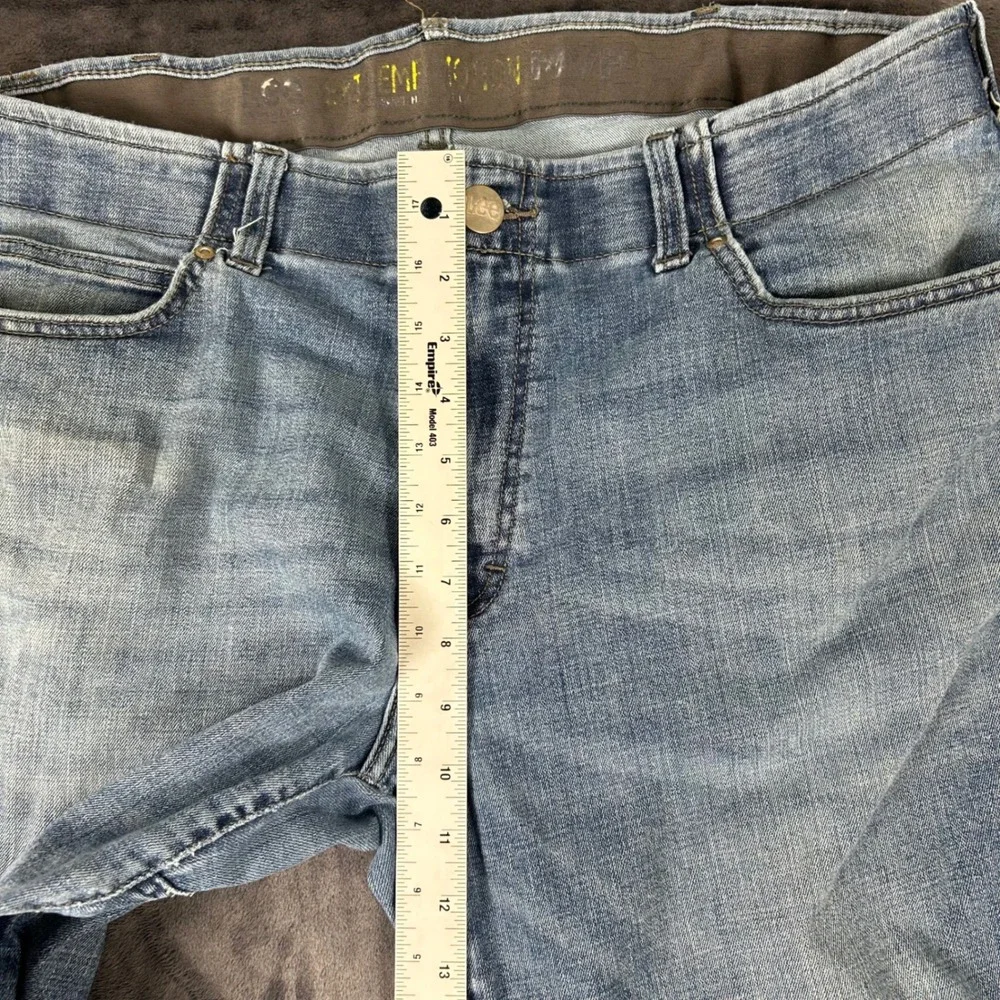 Lee Extreme Motion Jeans Mens 38x30 Light Wash Blue Straight Leg Stretch Denim